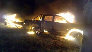 Horror en San Luis: un hombre fue hallado sin vida dentro de una camioneta incendiada y creen lo mató su hijo
