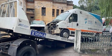 Ocho unidades abandonadas fueron retiradas del ex Hospital Italiano de la ciudad capital.