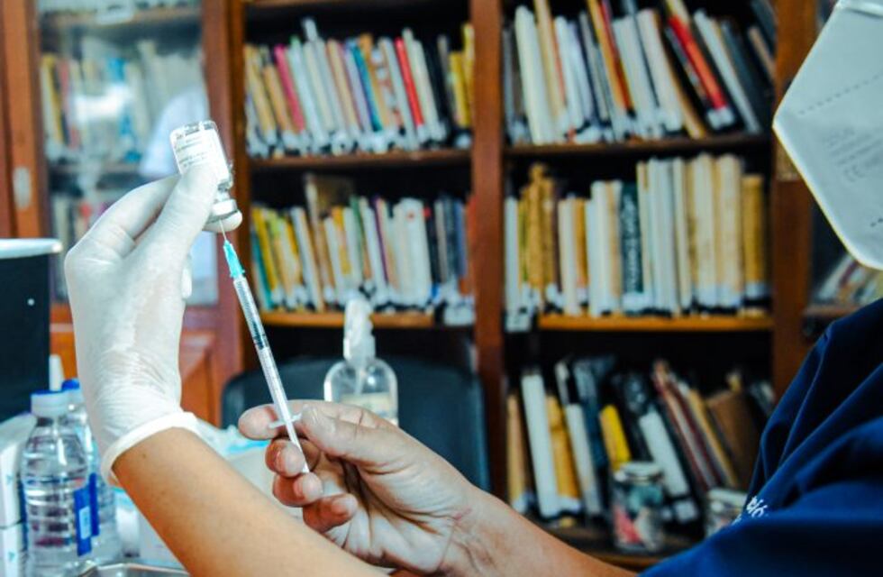 Por la alta demanda, en Guaymallén vacunan contra el covid-19 en una biblioteca