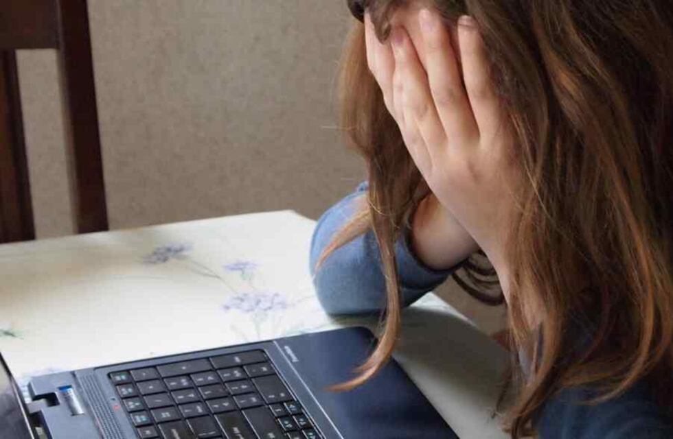 Córdoba: podrían incorporar la violencia digital en el código de convivencia