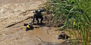 Búsqueda de las personas que se accidentaron en el Río Bermejo