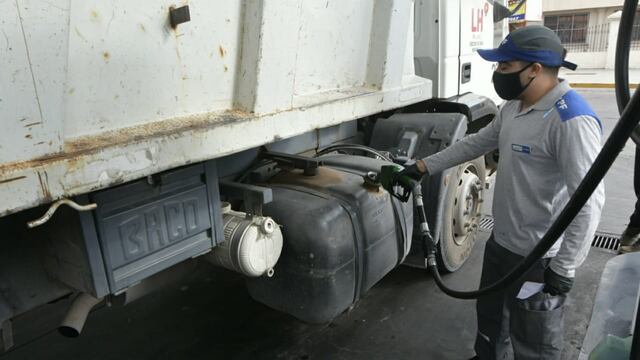 Cargar el tanque, una pesadilla para todos.