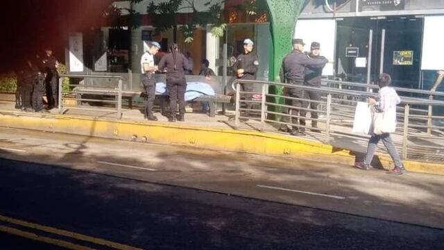 Un hombre falleció en la parada de colectivos del microcentro de Posadas.