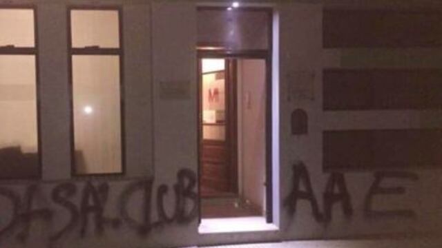 Las pintadas, contra el abogado que representa a un ex empleado de Estudiantes de Río Cuarto.