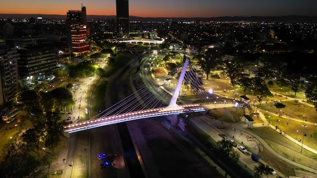 Schiaretti, Llaryora y Passerini inauguraron el puente peatonal y la remodelación de la explaza Austria.