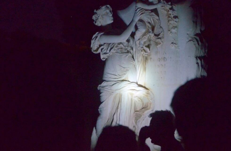 Realizarán una recorrida nocturna por el Cementerio de Capital