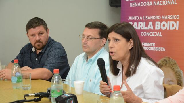 La candidata a senadora nacional Clara García, junto al diputado provincial Pablo Pinotti (izq.) y el concejal Lisandro Mársico (medio)