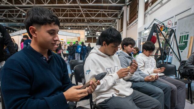 El lema es: "Defiendo lo mío. Los libros como resistencia"