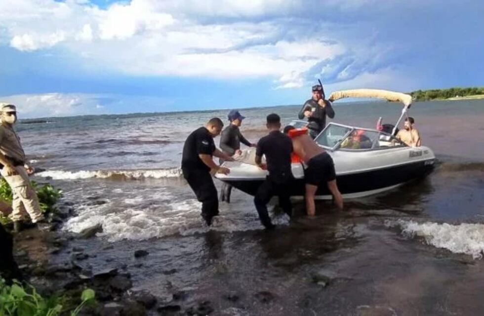 Tras el fuerte temporal en la provincia, dos personas fueron rescatadas mientras navegaban por el río Paraná
