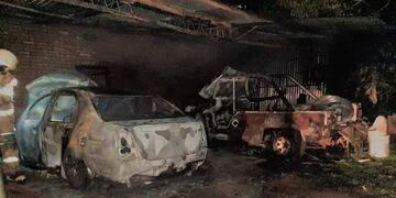 Se incendió una vivienda en Puerto Rico y dos vehículos se calcinaron.