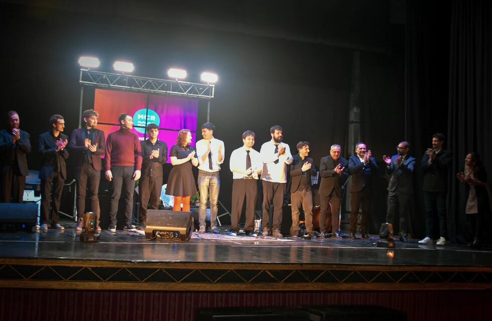 A sala llena se vivió la Noche de Gala en el Teatro Colón por el aniversario de Punta Alta