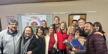 Rosario Romero con vecinalistas de Paraná.