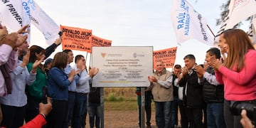 Al inaugurar la repavimentación de la ruta 329