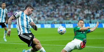 Rodrigo De Paul, volante de Argentina, ante México. (AP).