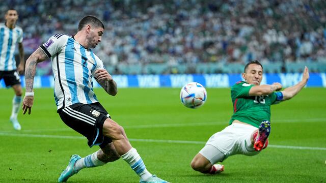 Rodrigo De Paul, volante de Argentina, ante México. (AP).