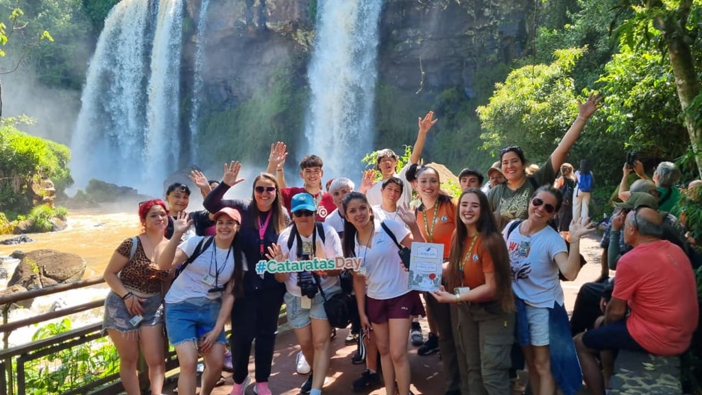 Puerto Iguazú celebró el #CataratasDay con música, cultura y espíritu emprendedor.