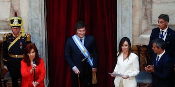 El presidente Javier Milei junto a Victoria Villarruel y Martín Menem en la Asamblea Legislativa que presidió Cristina Kirchner (Foto: Reuters)