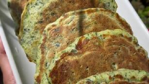 Cómo hacer panqueques de espinaca y queso.