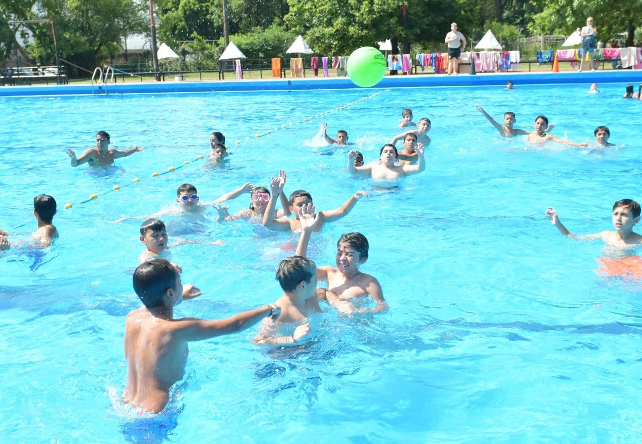 La Municipalidad de Rosario tiene piletas recreativas en nueve de sus 15 polideportivos.