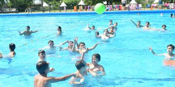 Los complejos públicos también tienen colonias infantiles y para adolescentes.