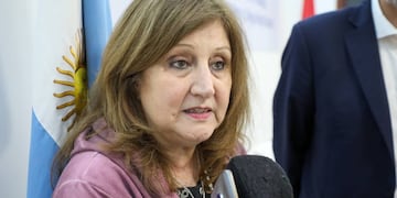 La funcionaria anunció concursos de ascensos como parte de la última propuesta.