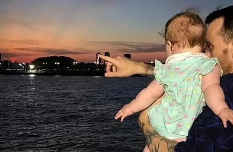 Detienen al hijo del escritor Paul Auster por la muerte de sobredosis de su bebé de 10 meses