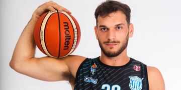 El puntaltense Juan Ignacio Bellozas aportó 16 puntos y 10 rebotes.