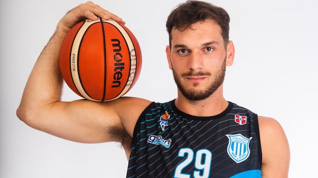 El puntaltense Juan Ignacio Bellozas aportó 16 puntos y 10 rebotes.