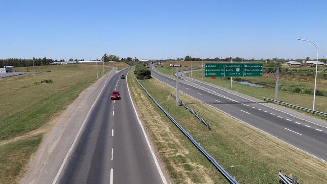 La insólita situación que vivió un automovilista al pedir ayuda en la autopista Rosario - Santa Fe.