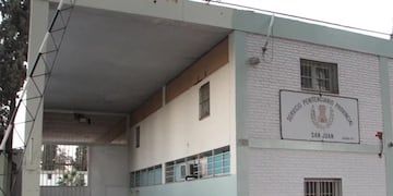 Allí un preso se tragó una tijera.