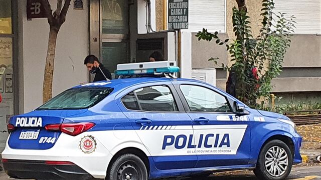 Móvil policial en la ciudad de Villa Carlos Paz. (Foto: VíaCarlosPaz).