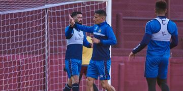 Michael Santos y Carlos Auzqui, el potencial ofensivo de Talleres en el inicio del torneo (La Voz).