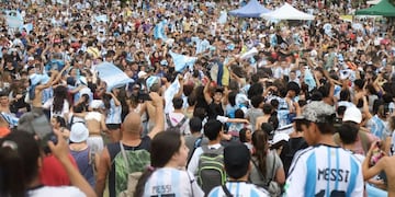 Miles de sanrafaelinos se acercaron al Parque para alentar a la Scaloneta.
