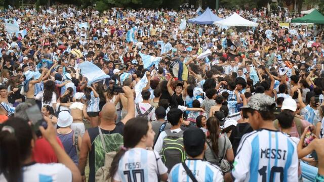 Miles de sanrafaelinos se acercaron al Parque para alentar a la Scaloneta.