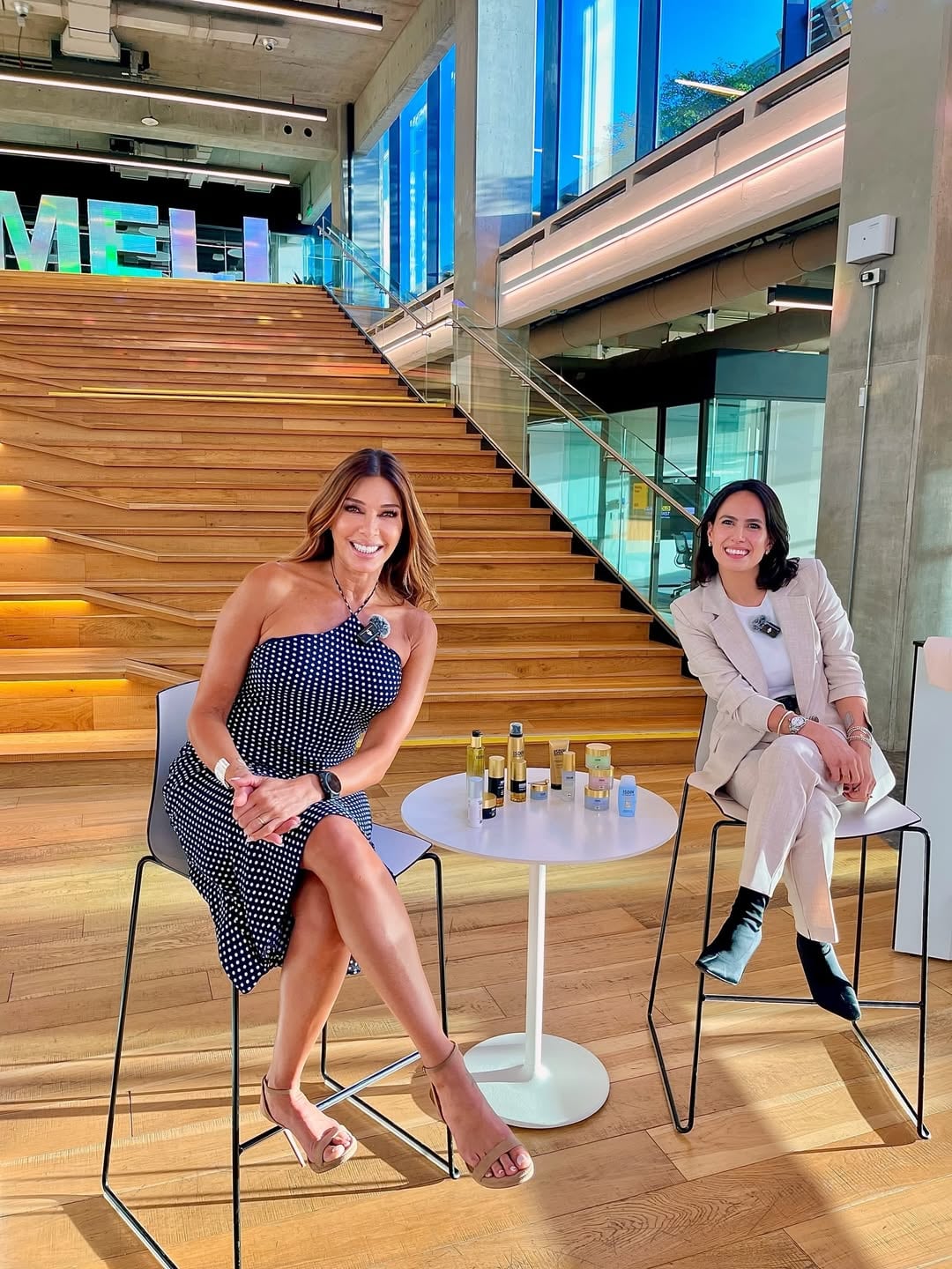 Catherine Fulop se suma a la tendencia del verano y deslumbró con un espectacular vestido ultra ajustado