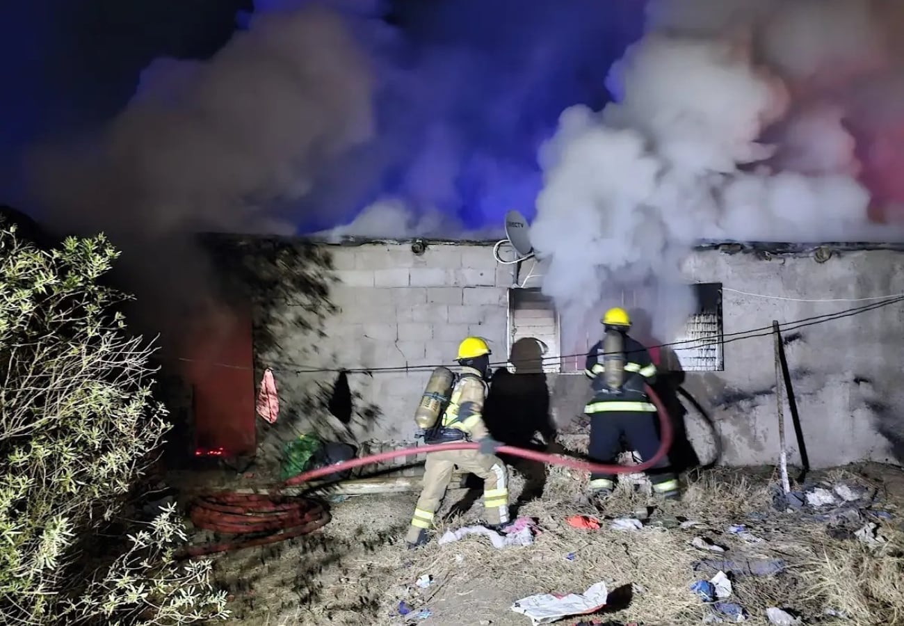 Tres personas fueron hospitalizadas tras un incendio en Río Cuarto, sur de la provincia de Córdoba.