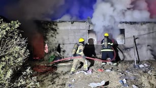 Tres personas fueron hospitalizadas tras un incendio en Río Cuarto, sur de la provincia de Córdoba.