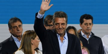 Massa reapareció en las redes sociales tras perder el balotaje con un poema.