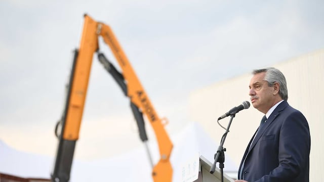 “Ahora que estamos sobrellevando este tiempo y que entramos a la recuperación, les pido con la esperanza de siempre, con el amor que tenemos, con toda la fuerza: recuperemos la Argentina que nos merecemos para que podamos vivir la vida que queremos”, expresó el presidente.