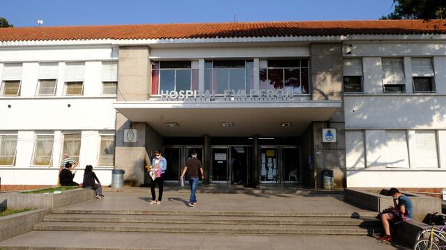 El enfermero que denunció vacunación VIP en Hospital Eva Perón de Granadero Baigorria asegura que fue sancionado.