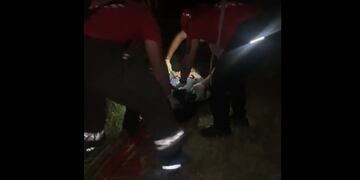 El hombre de 50 años fue llevado a un centro de salud (Captura de video).