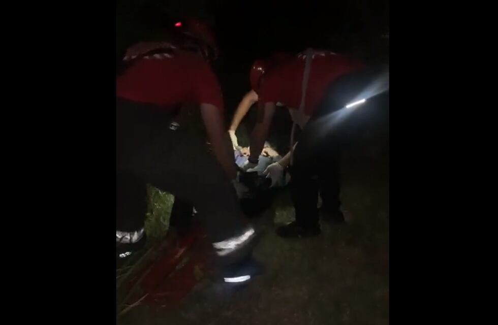 Córdoba: cayó a una barranca del río Suquía y fue rescatado