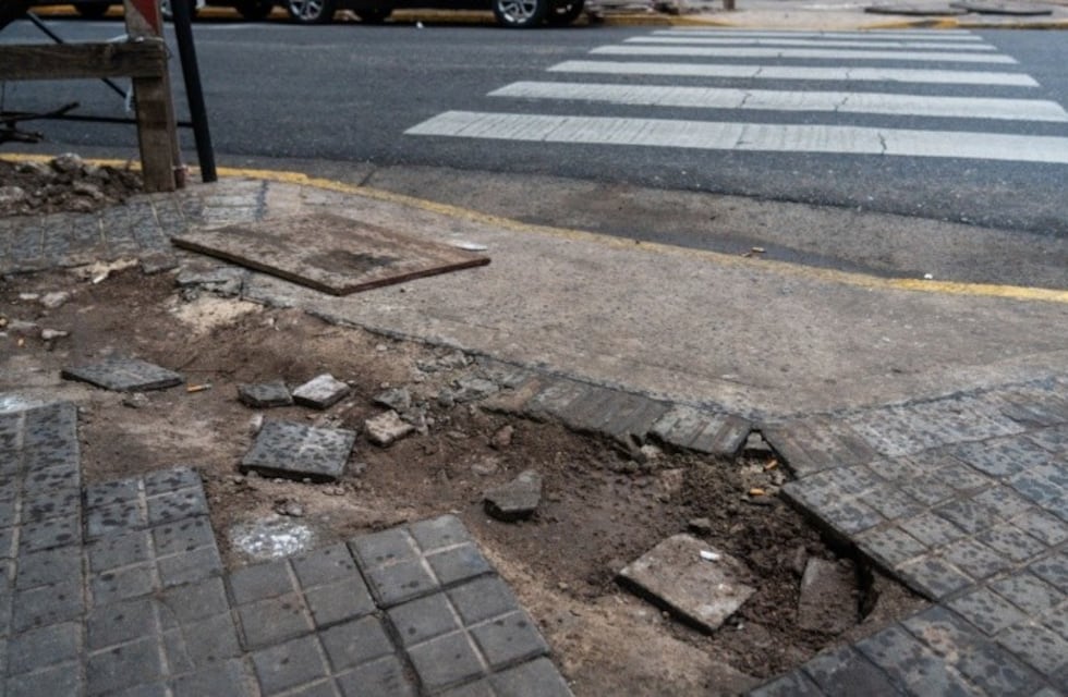 #CiudadDetonada: la campaña viral que denuncia el estado de calles y veredas en Rosario