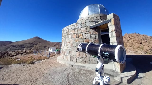 El Centro de Observación Astronómica de Susques (COAS), primer observatorio astronómico de la provincia con fines científicos y turísticos, situado en esa localidad cordillerana distante 212 km al noroeste la capital San Salvador de Jujuy.
