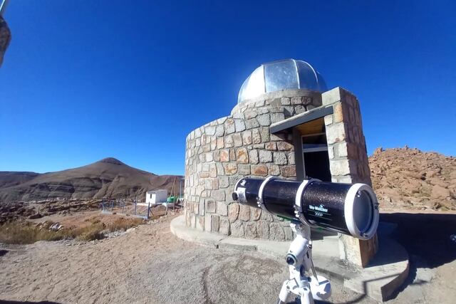 El Centro de Observación Astronómica de Susques (COAS), primer observatorio astronómico de la provincia con fines científicos y turísticos, situado en esa localidad cordillerana distante 212 km al noroeste la capital San Salvador de Jujuy.