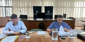 El secretario Nicolás Abdala y el presidente del Concejo Municipal, Lisandro Mársico