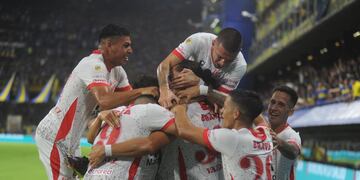 Instituto se hace fuerte en la Bombonera y le gana a Boca con goles de Varela y Martínez. (Federico López Claro / La Voz)