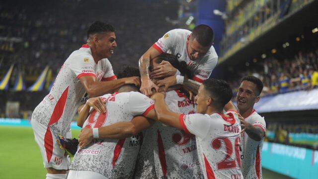 Instituto se hace fuerte en la Bombonera y le gana a Boca con goles de Varela y Martínez. (Federico López Claro / La Voz)