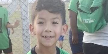 Giuliano tiene 8 años y debe afrontar una costosa intervención quirúrgica para no perder la vista.