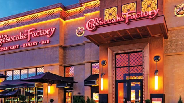 Furor por el primer local de The Cheesecake Factory.